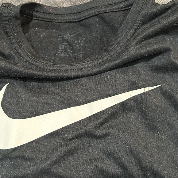 4 NIKE YOUTH/BOYS Small Shirts (Dry-Fit) - Picture 13 of 14